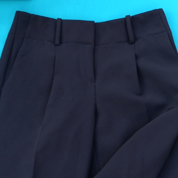 Ann Taylor‎ Capris - Size 0 - Picture 4 of 6